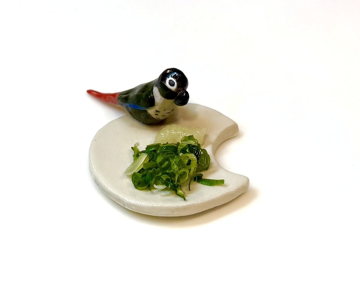 鳥の豆皿を薬味入れとして使う様子